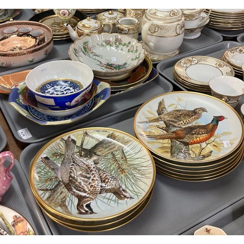 419 - Four trays of assorted china, to include: Hong Kong decorated Famille Rose style foliate rim bowl on... 