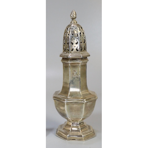 220 - Edward VII silver sugar sifter with flambe finial, Birmingham 1904.  4.1 troy oz approx.  (B.P. 21% ... 