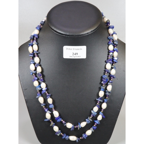 249 - Freshwater pearl and lapis lazuli necklace 
(B.P. 21% + VAT)