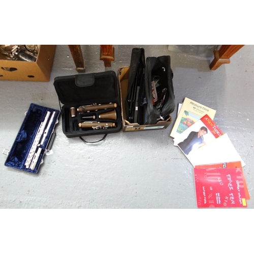 391 - Box of musical items to include: two cased clarinets; one Lindo and one Boosey & Hawkes B&H400, an e... 