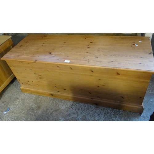 528 - Modern pine blanket box/trunk of plain rectangular form.  (B.P. 21% + VAT)