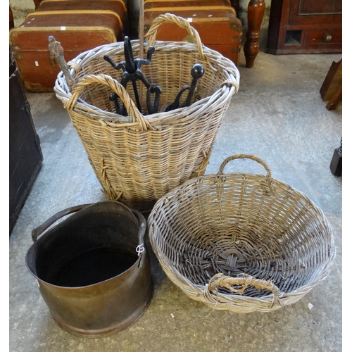 532 - Collection of items, to include: helmet shaped coal scuttle, various fire irons, wicker log basket e... 