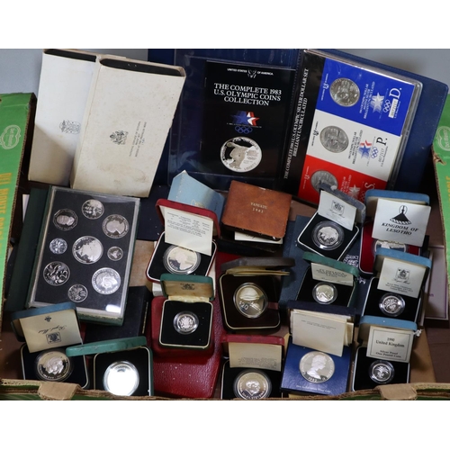 189 - Collection of silver and other coins, to include: National Coinage of Guayana proof set and Republic... 