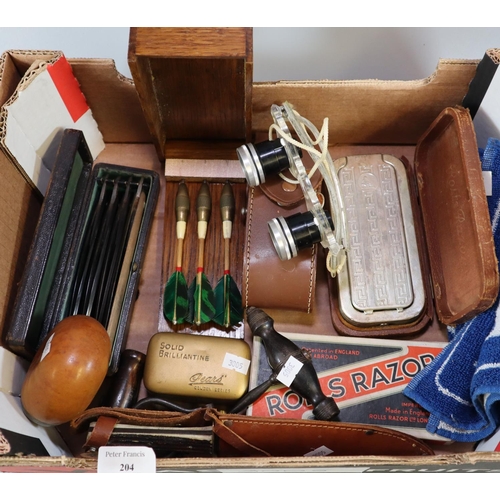 204 - Collection of oddments, to include: various corkscrews, Rolls vintage razor, cased vintage razor bla... 