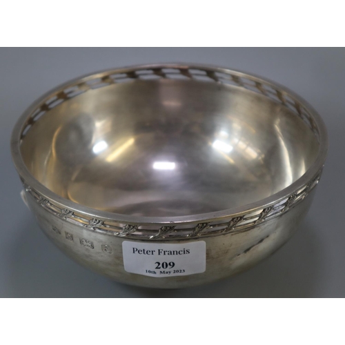 209 - Late 20th century silver presentation bowl with inscription 'B S 11. 09.54 to 11.9.79.  10.3 troy oz... 