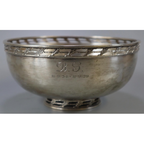 209 - Late 20th century silver presentation bowl with inscription 'B S 11. 09.54 to 11.9.79.  10.3 troy oz... 