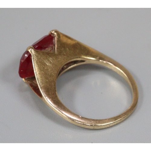 226 - 9ct gold red stone ring, size I, 3.7g approx.  (B.P. 21% + VAT)