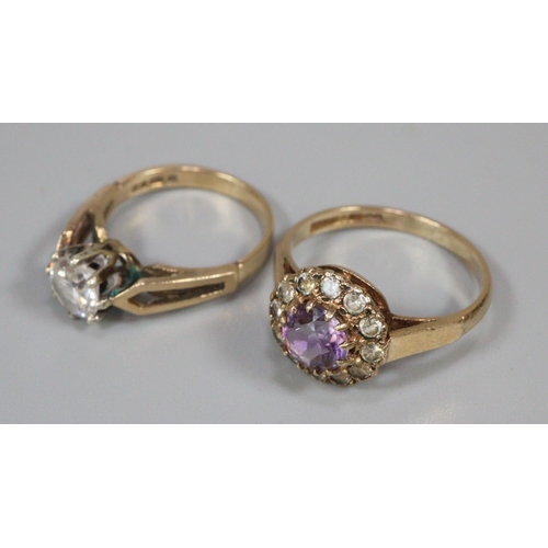 242 - Two 9ct gold dress rings. Ring size H and M.  Approx weight in total 4.8 grams.
(B.P. 21% + VAT)