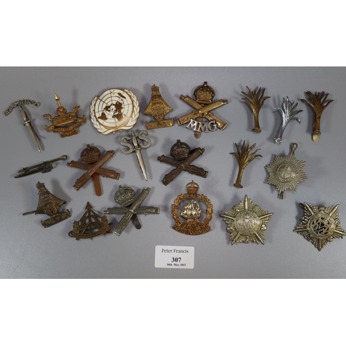 307 - Various British Military cap badges, to include: War Raised Units, Machine Gun Corps and others, als... 