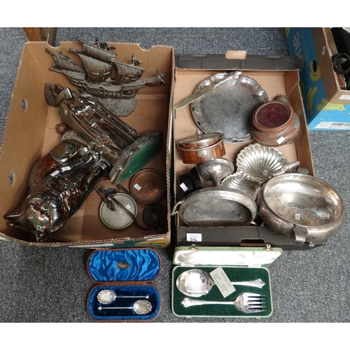 326 - Two boxes of mostly metalware to include: Arts and Crafts style metal footed dish, various cased cut... 