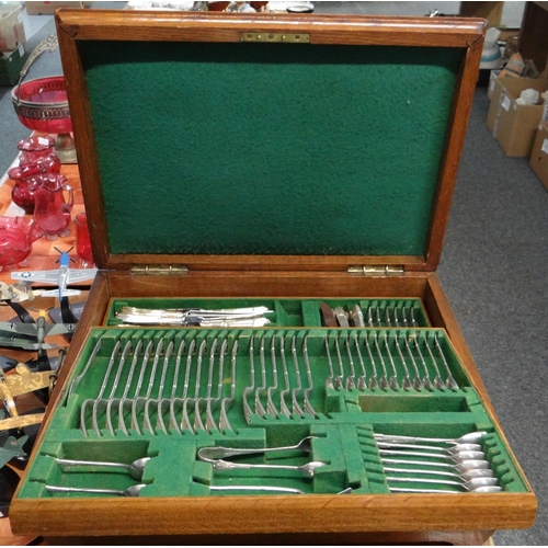 352 - Oak Art Nouveau Walker & Hall canteen of silver plated cutlery.  (B.P. 21% + VAT)