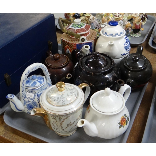 374 - Tray of assorted ceramic teapots.   (B.P. 21% + VAT)