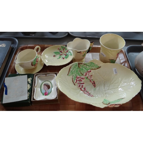 425 - Tray of Carltonware items, to include: leaf design bowl and pin dish, cup and saucer etc.  together ... 