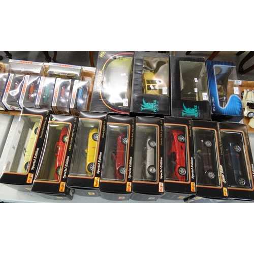 438 - Collection of eight Maisto 1:18 scale diecast model vehicles: Honda, Corvette Coupe etc.  (8)  (B.P.... 