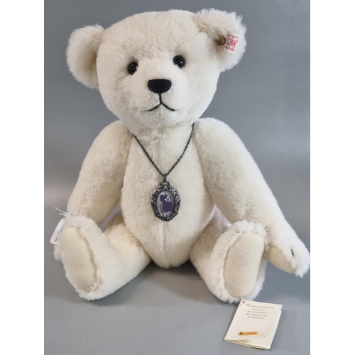 465 - Modern Steiff un-named teddy bear, white bear with necklace in original box.  (B.P. 21% + VAT)