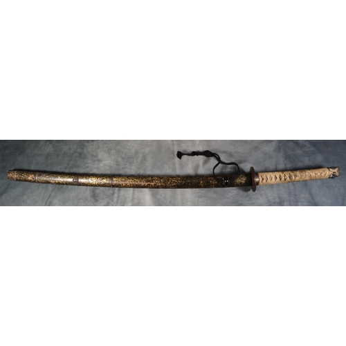 53 - A good Japanese sword Katana, with green and black gilded lacquer Saya (scabbard), the blade 76cm lo...