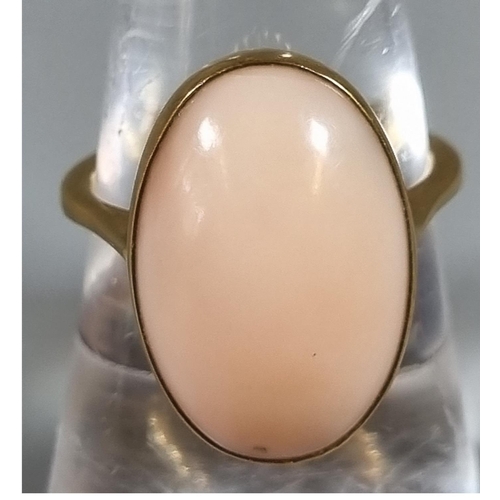 231 - 18ct gold and probably pink agate cabochon stone ring.  7.8g approx.  Ring Size O 1/2.     (B.P. 21%... 