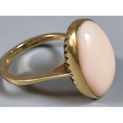 231 - 18ct gold and probably pink agate cabochon stone ring.  7.8g approx.  Ring Size O 1/2.     (B.P. 21%... 