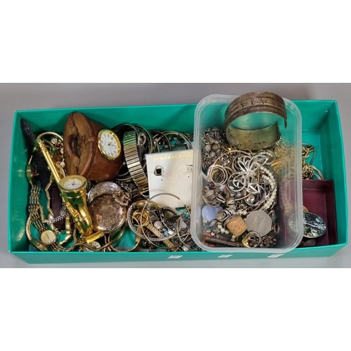 276 - Collection of costume and other jewellery, various to include: cufflinks, pillbox, bangles and dress... 