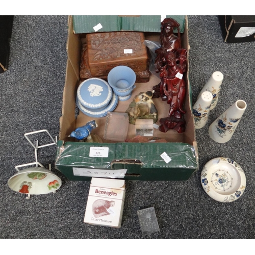 325 - Box of assorted items to include: Purbeck ceramics cruet set, a bag of keys and key rings, two carve... 