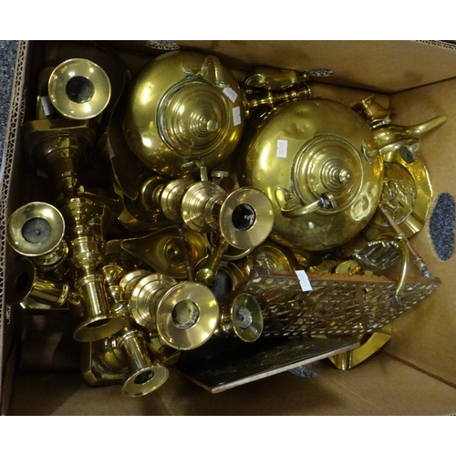 330 - Box of brassware to include: kettles, fireside items, candlesticks, trivets, ashtrays etc. 
(B.P. 21... 