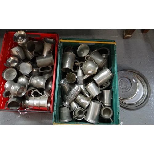 407 - Large collection of pewter and metalware to include: pewter tankards and other drinking vessels, min... 