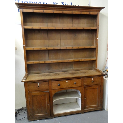 481 - 19th century Welsh pale oak rack back dog kennel dresser.   (B.P. 21% + VAT)