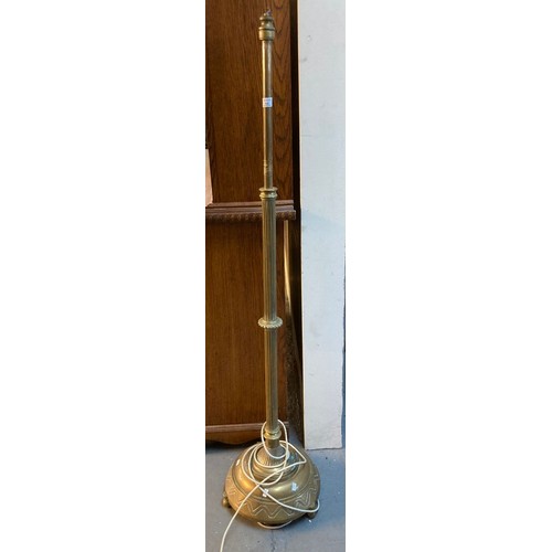 542 - Vintage brass standard lamp.  (B.P. 21% + VAT)