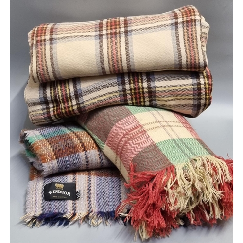 117 - Box of textiles to include: vintage woollen blankets and throws; three check blankets and a Windsor ... 