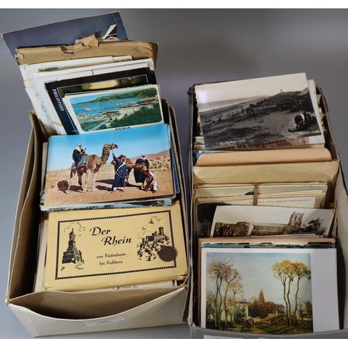 224 - Collection of assorted postcards, topographical, architectural etc.  Some with stamps and messages. ... 