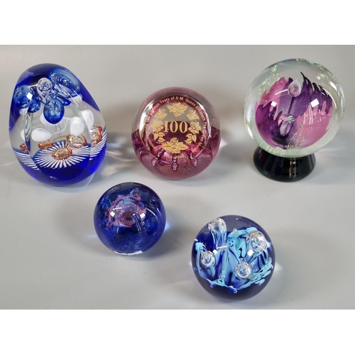 28 - Collection of Caithness glass paperweights, all in original boxes, some with COA to include: Millenn... 