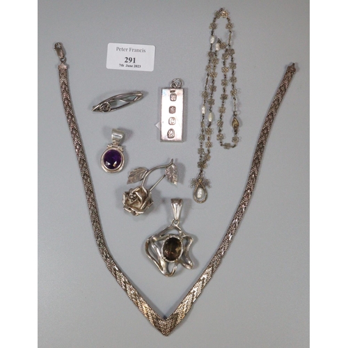 291 - Collection of silver jewellery including: silver ingot, pendants, brooches etc.   (B.P. 21% + VAT)