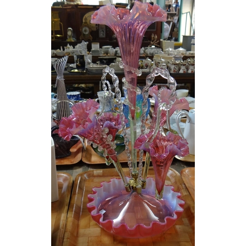 402 - Victorian cranberry and clear glass table epergne.
(B.P. 21% + VAT)