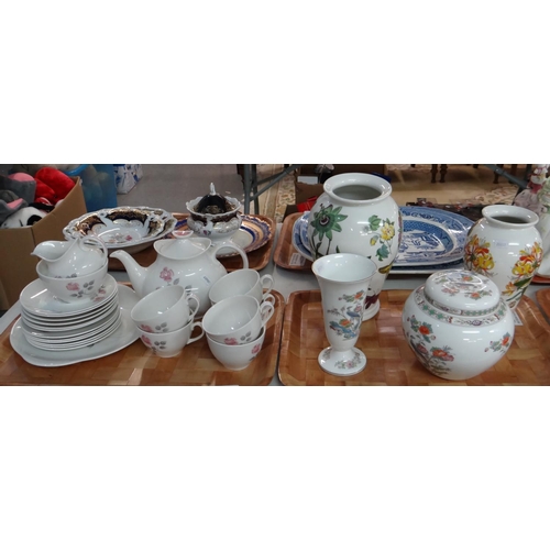 431 - Two trays of china to include: a 21 piece Royal Doulton 'Pillar Rose' teaset, Portmeirion pottery 'B... 