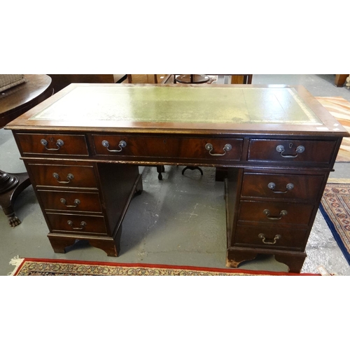 541 - Reproduction mahogany leather top kneehole desk.  (B.P. 21% + VAT)