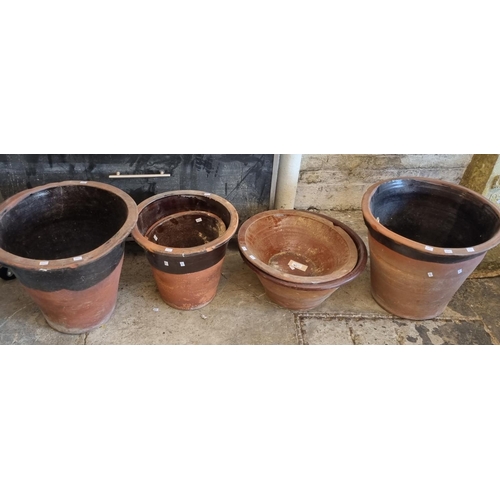 567 - Collection of terracotta dairy and similar pans.  (6)   (B.P. 21% + VAT)