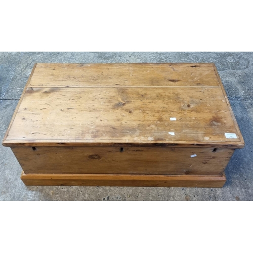 576 - Victorian pine trunk/blanket box with metal carrying handles.   (B.P. 21% + VAT)