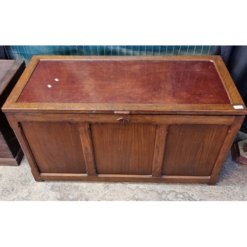 578 - Early 20th century oak trunk/blanket box with fielded panels.   (B.P. 21% + VAT)