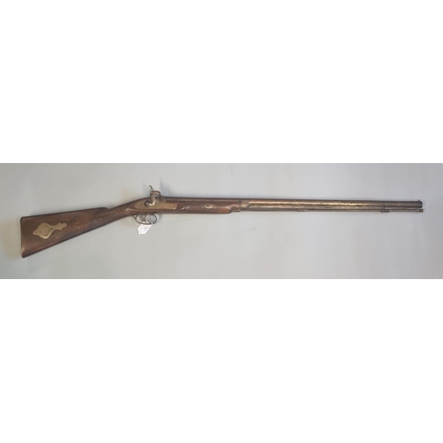 205 - 19th century muzzle loading percussion single barrelled sporting gun, having 81.5cm barrel, half sto... 