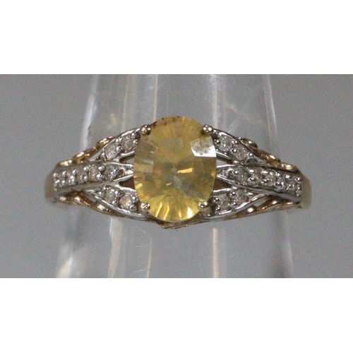 282 - 9ct gold and Citrine dress ring.  Size M.  2.5g approx.  (B.P. 21% + VAT)