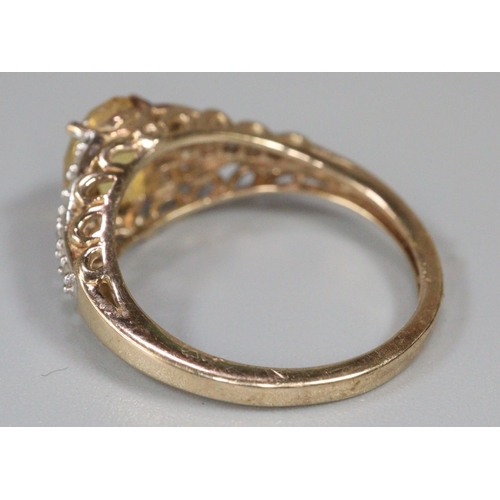 282 - 9ct gold and Citrine dress ring.  Size M.  2.5g approx.  (B.P. 21% + VAT)