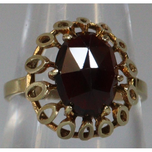 288 - 14ct gold red stone dress ring.  Size O.  3.5g approx.  (B.P. 21% + VAT)