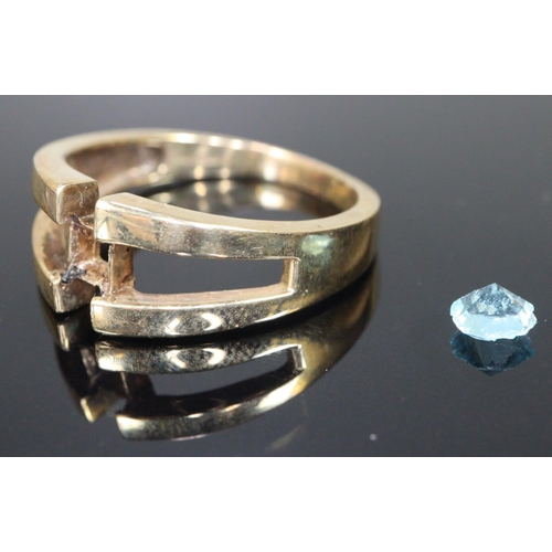 289 - 9ct gold ring with loose aqua coloured stone.  Size P.  3.1g approx.  (B.P. 21% + VAT)