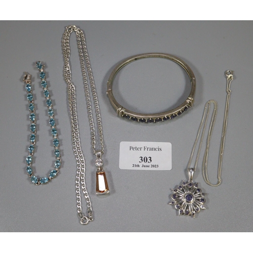 303 - Bag of silver jewellery to include: bangle, bracelet, chain and pendant etc.  (B.P. 21% + VAT)