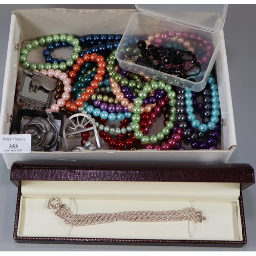 353 - Collection of costume jewellery to include: coloured beaded bracelets, silver chain, marcasite frog ... 