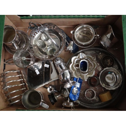 381 - Box of metalware mostly silver plate to include: toast rack, Viners of Sheffield wine coaster, tanka... 