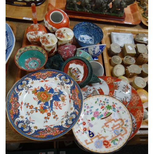 402A - Tray of oriental and oriental style china to include: Japanese kutani bottle vase, similar preserve ... 