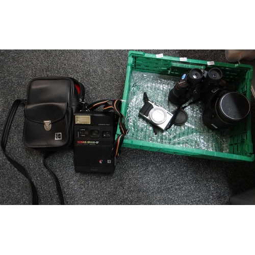 418 - Box of cameras and similar items to include: Kodak camera bag containing a Kodak EK160-EF instant ca... 