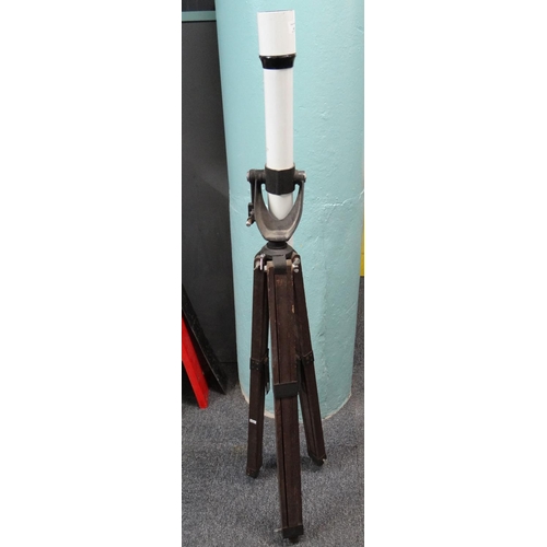 436 - Vintage telescope on tripod stand.  (B.P. 21% + VAT)