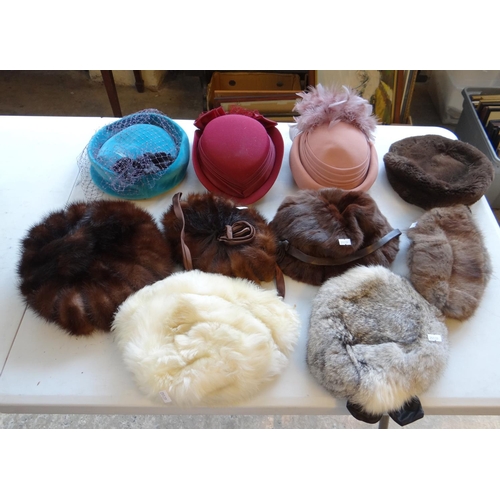 494 - Good collection of vintage hats to include: four fur hats; one mink tail, one rabbit fur beret, two ... 